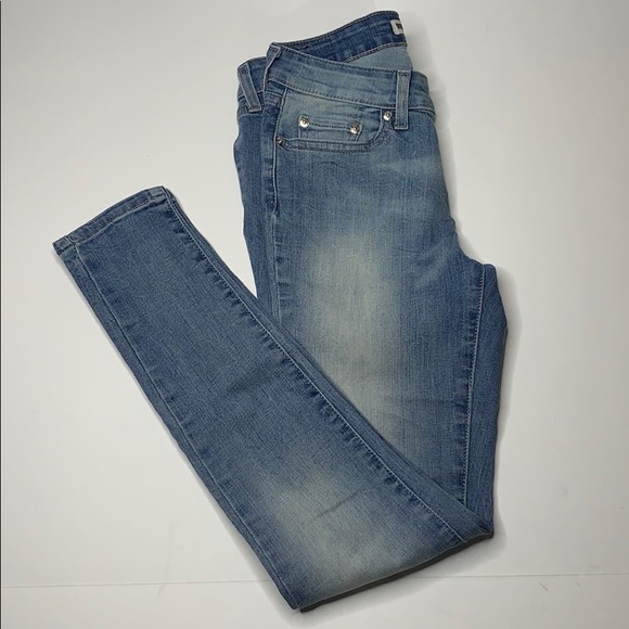 Levi’s skinny leg light wash jeans - Picture 4 of 8